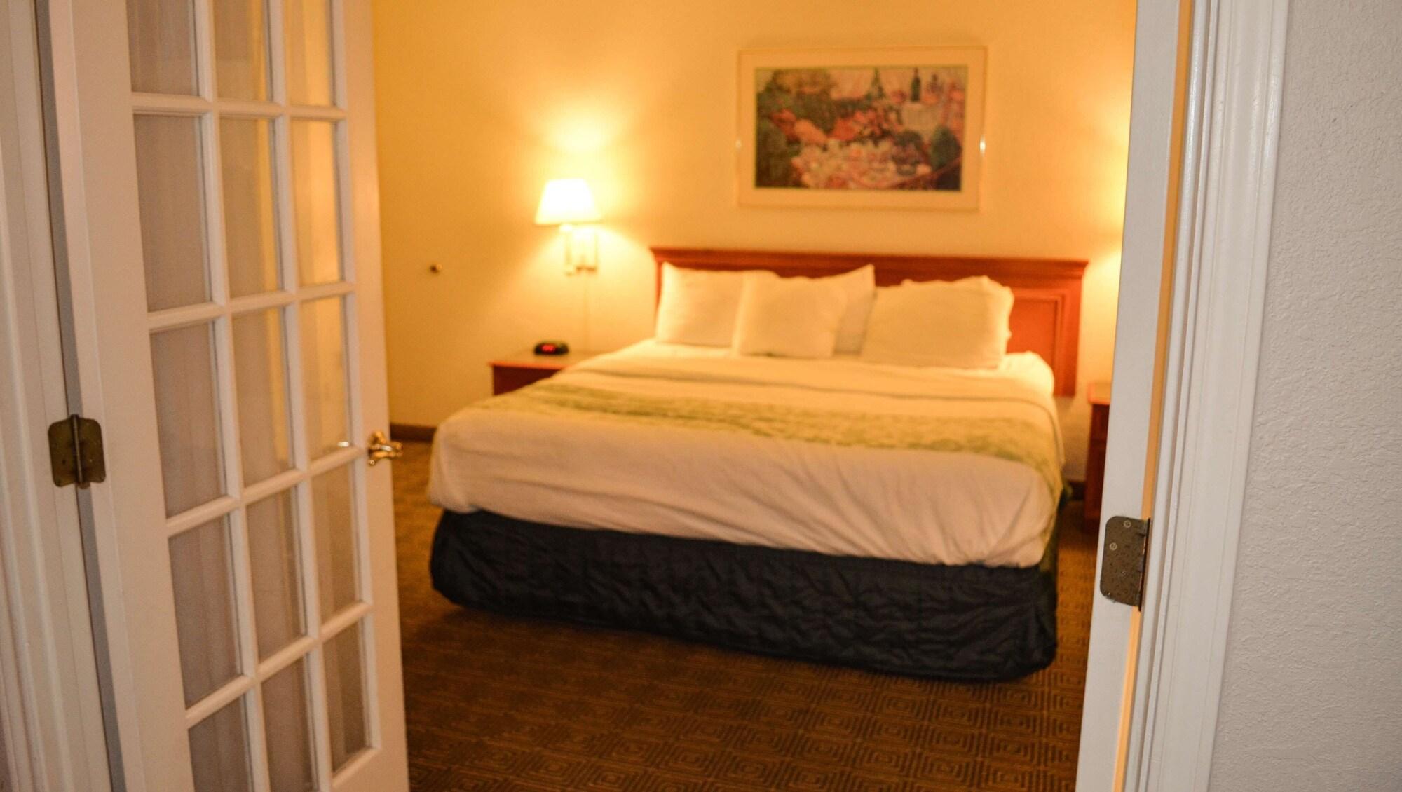 Motel The Grand By Capital O I-30 2*