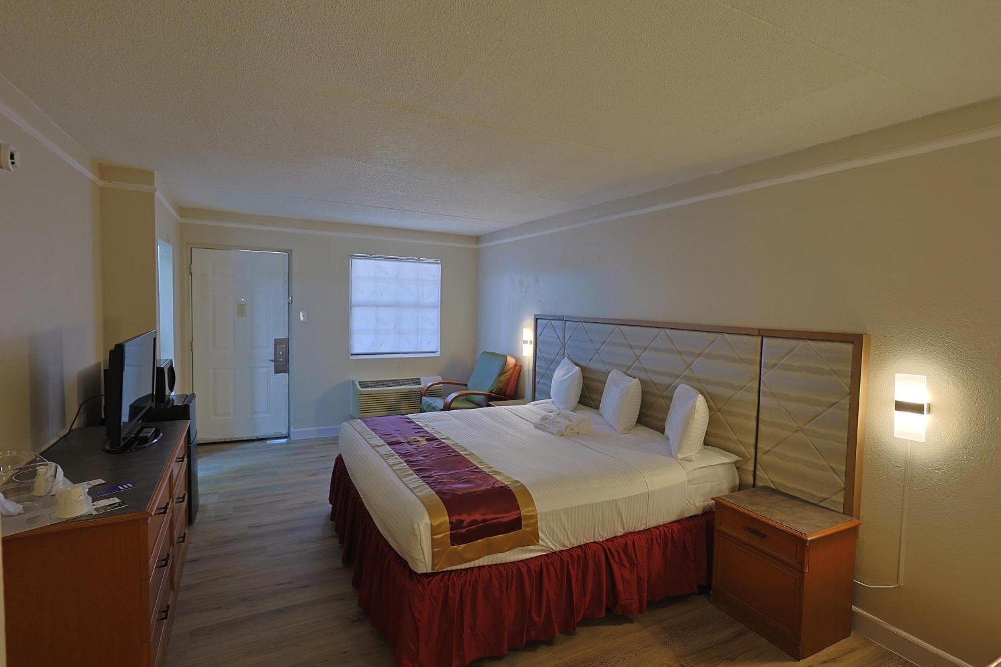 Motel The Grand By Capital O I-30 2*