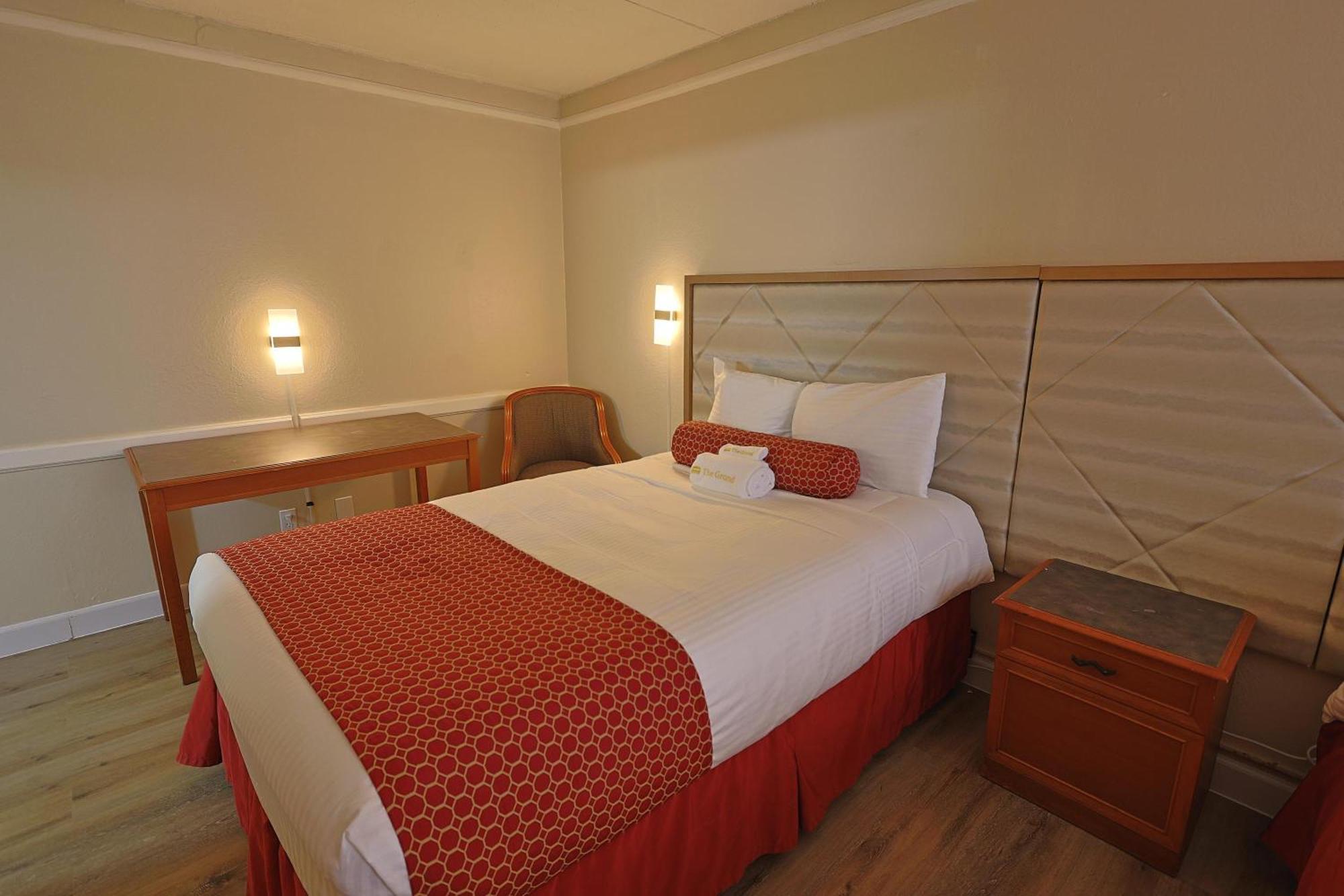 Motel The Grand By Capital O I-30