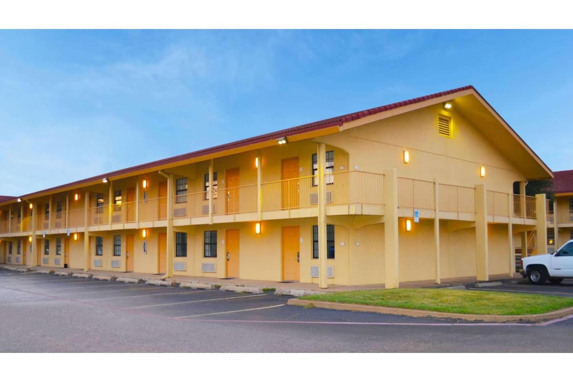 The Grand By Capital O I-30 Motel
