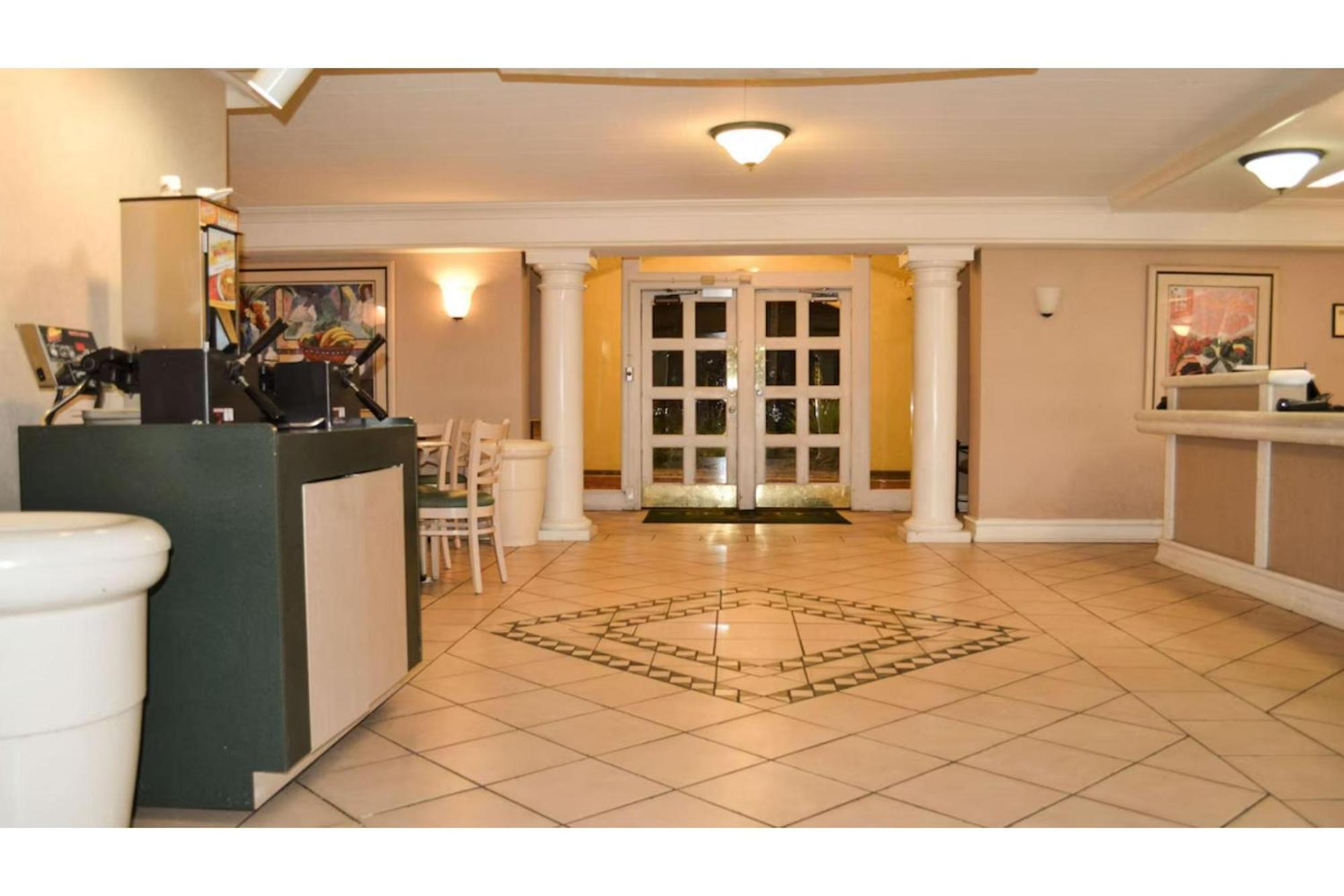 The Grand By Capital O I-30 Motel 2*